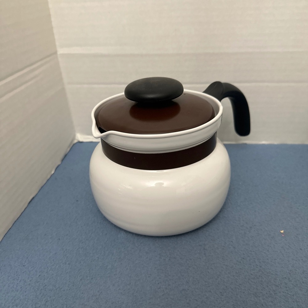Vintage Corning Ware P-168 Chocolate Brown 8-Cup Tea Pot (Coffee Pot/Kettle)